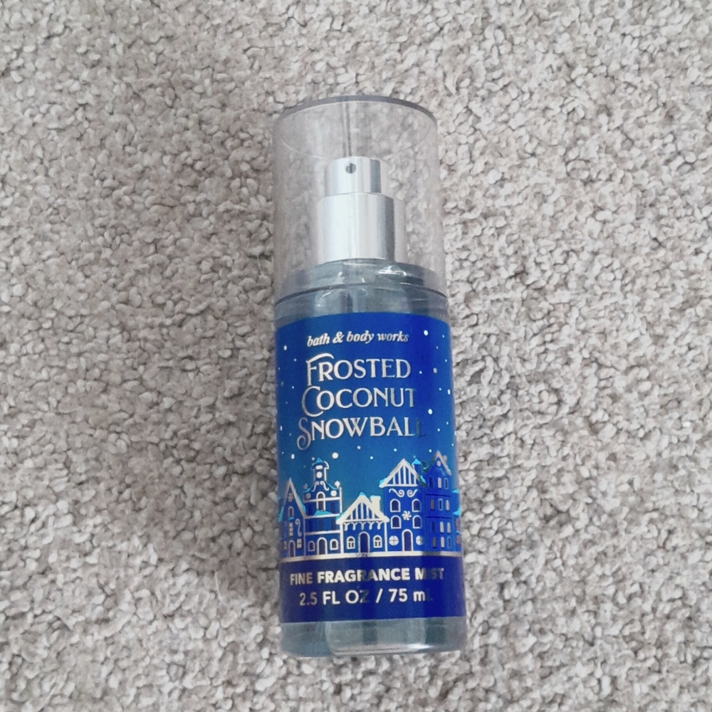 Frosted Coconut Snowball Fragrance Mist Bath and Body Works
